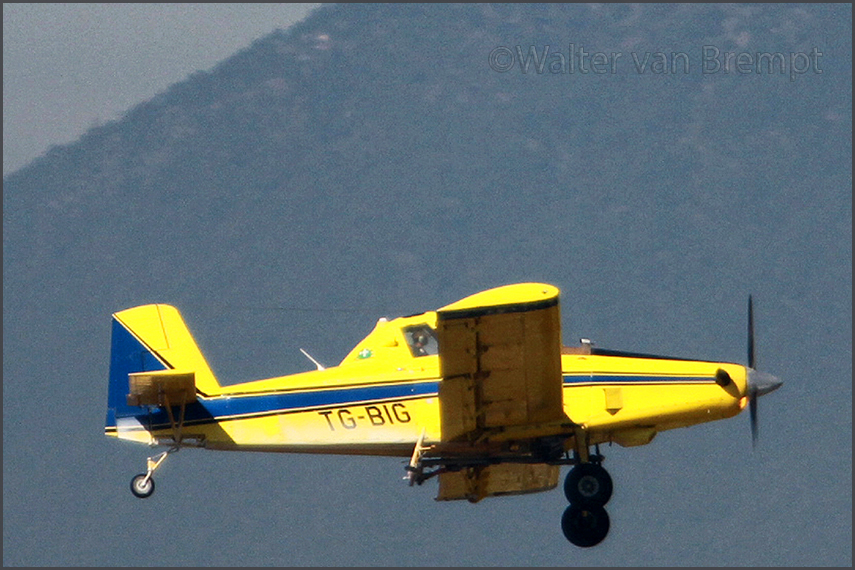 Vintage planes in Guatamala, by Walter van Brempt (2-2024)